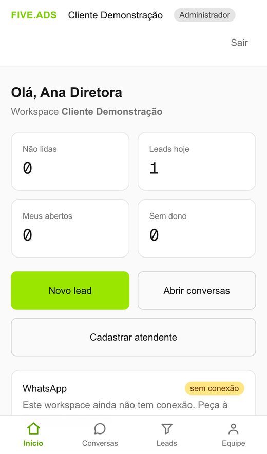 Tela inicial do CRM no celular, com os números do dia, botões grandes e a barra de navegação inferior